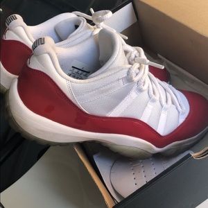 Jordan Retro 11 (LOW White/Varsity Red) Size 11